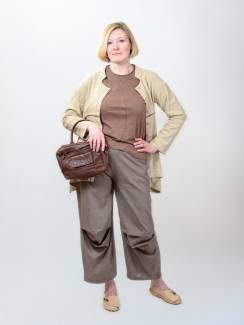 Коричневый