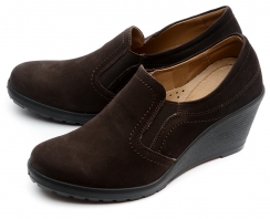 Коричневый