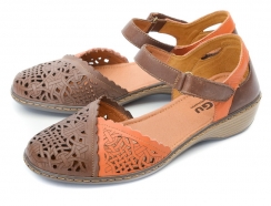 Коричневый