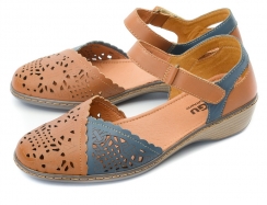 Коричневый