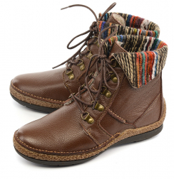 Коричневый