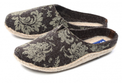 Коричневый