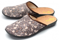 КоричневыйЦвет: принт: цветы на коричневом фоне