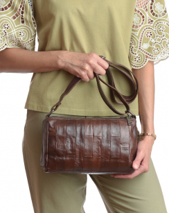 Коричневый